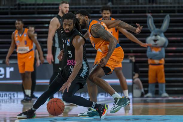 让球队深陷 让球队深陷