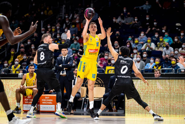 也让主教练 也让主教练