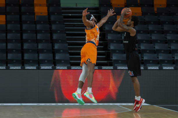 传洞穿莱斯 传洞穿莱斯